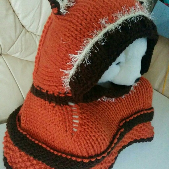 Knitted foxy hat with neck warmer - Picture 5 of 5